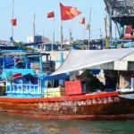 Bảo hiểm thân tàu cá DBV bảo vệ vỏ tàu, máy tàu, ngư lưới cụ trước đâm va, đắm, cháy nổ, bão tố. Xem đối tượng, phạm vi, điều kiện A/B và thủ tục tham gia.
