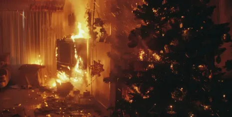 Từ ngày 20/04/2026, Nghị định 69/2026/NĐ-CP tăng mức xử phạt với hành vi tham gia bảo hiểm cháy nổ bắt buộc không đúng, không đủ đối tượng, giúp doanh nghiệp nhận diện rõ hơn rủi ro pháp lý và tài chính nếu không tuân thủ.